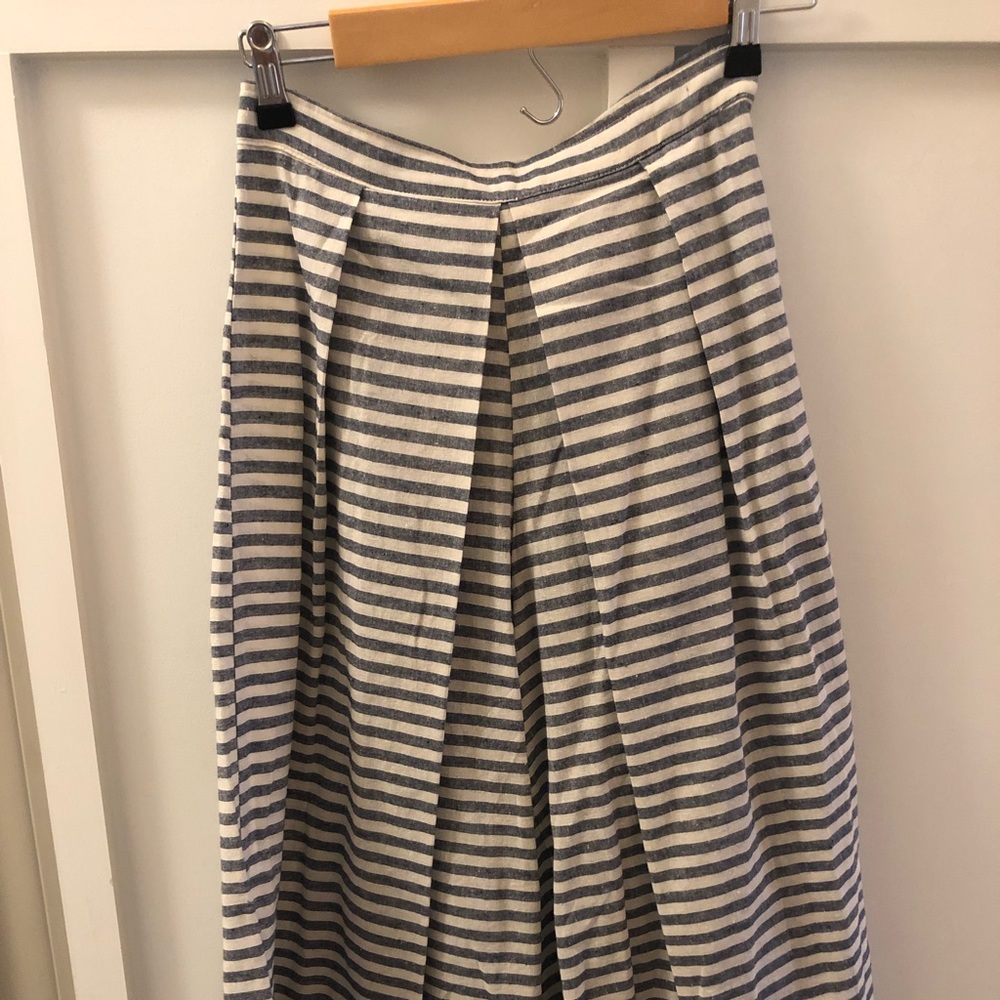 Amazing linen like gaucho striped pants!
